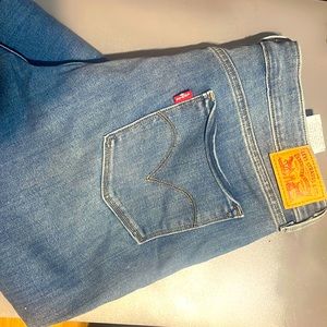 New Levi Jeans 33W